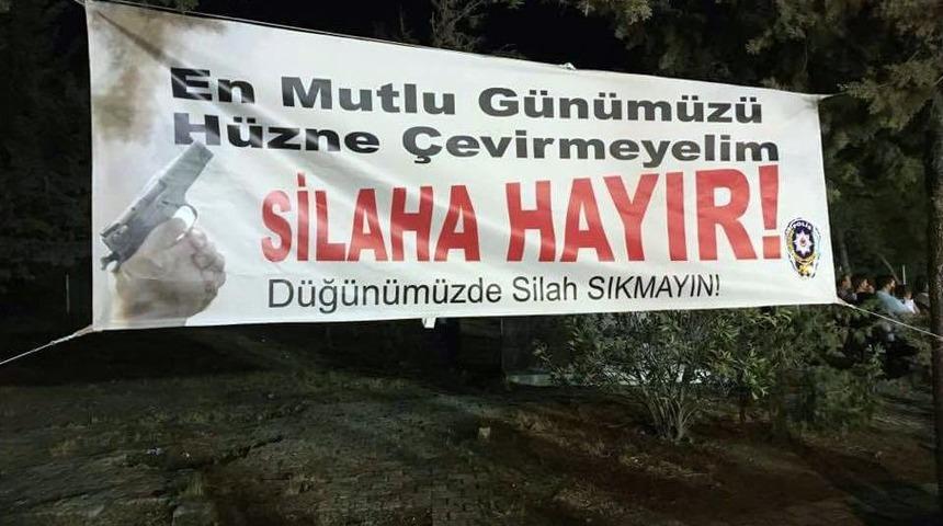 D&uuml;ğ&uuml;nde Magandalara Pankartlı Mesaj