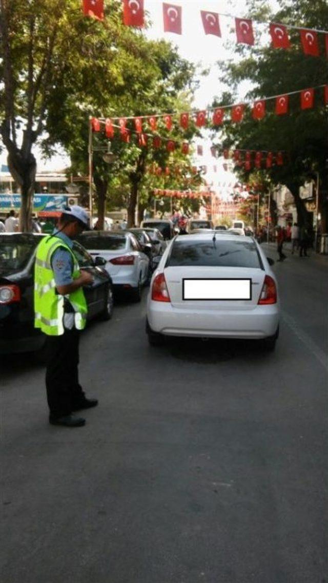 Aksaray’da Yaya Geçidine Park Eden Polis Aracına Ceza Yazıldı