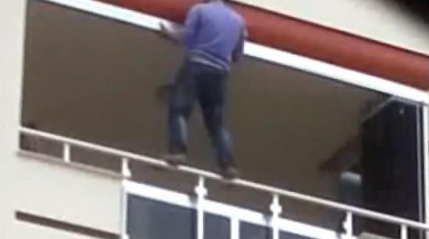 Balkonda Tehlikeli &Ccedil;alışma