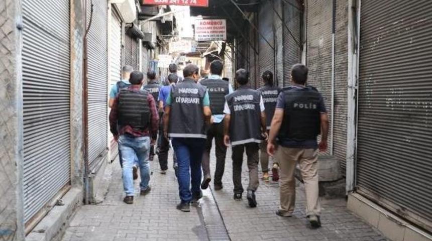 Diyarbakır'da Helikopter Destekli Uyuşturucu Operasyonu: 10 G&ouml;zaltı