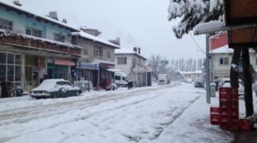 Pazarlar&rsquo;a Bağlı T&uuml;m K&ouml;y Yollar Kapalı