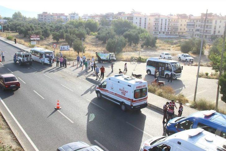 Balıkesir’de Minibüsler Çarpıştı: 11’i Öğrenci 21 Kişi Yaralı G5