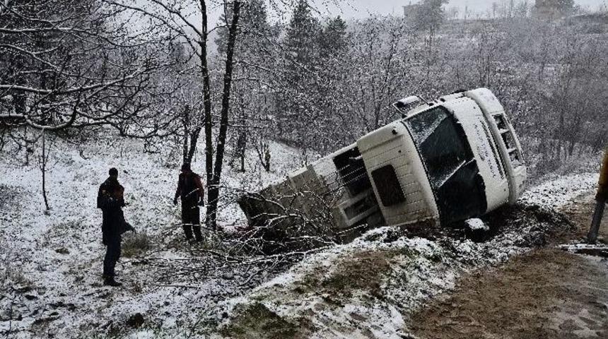 Çöp Kamyonu Devrildi