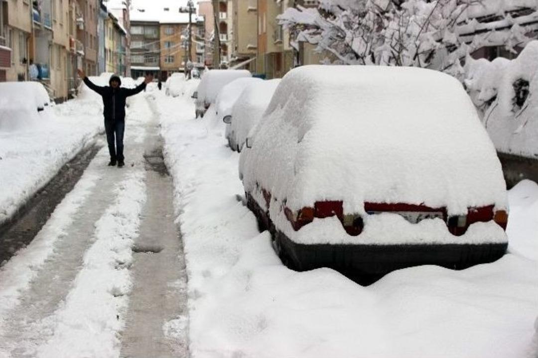 K&uuml;tahya Kent Merkezinde Kar Kalınlığı 54 Santimetre