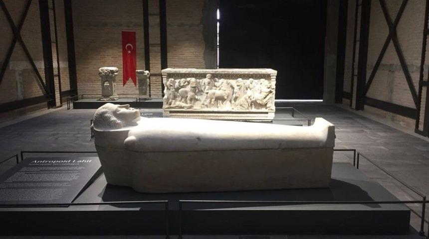 Başkan Tarhan, Tarihi Eserlerin Geri Getirilmesi İ&ccedil;in Valiliğe Başvurdu