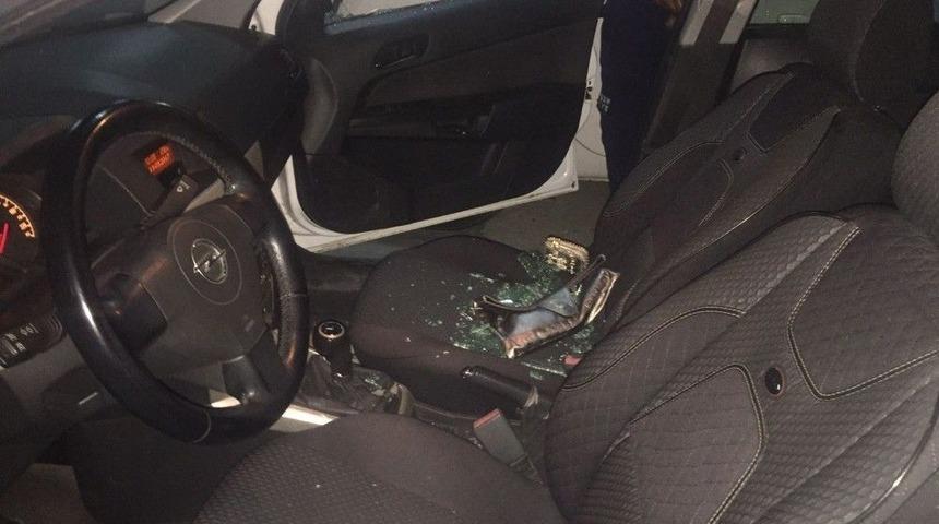 Avm&rsquo;nin Otoparkında Otomobilde Kilitli Kalan Bebeği İtfaiye Kurtardı