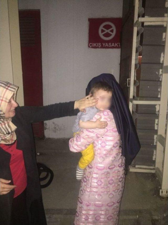 Avm’nin Otoparkında Otomobilde Kilitli Kalan Bebeği İtfaiye Kurtardı
