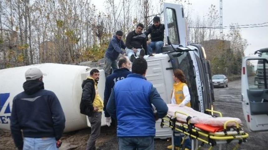 Beton Mikseri Devrildi: 1 Yaralı
