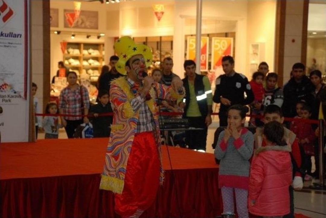 Ceylan Karavil Park&rsquo;ta M&uuml;zikli-danslı &Ccedil;ocuk Tiyatrosu