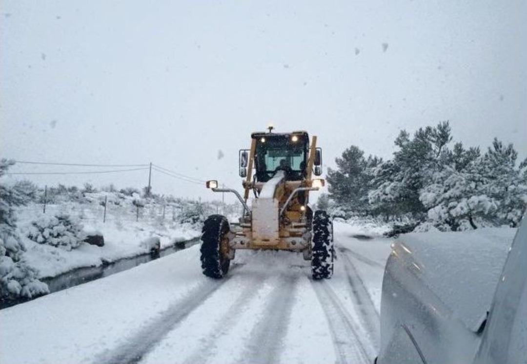Manisa&rsquo;da Karla M&uuml;cadele &Ccedil;alışmaları S&uuml;r&uuml;yor