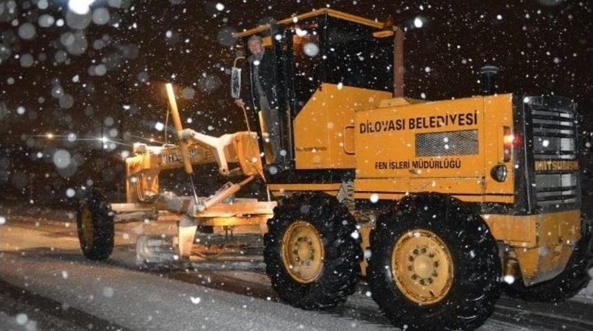 Dilovası&rsquo;nda Kar Timleri G&ouml;rev Başında