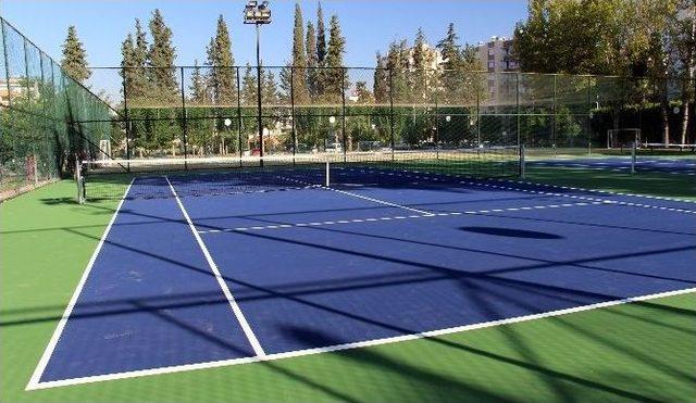 Muratpaşa Belediyesinden Yeni Tenis Kortları