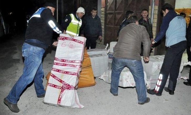(özel Haber) Römorklu Minibüslere Kaçak Sigara Operasyonu G2