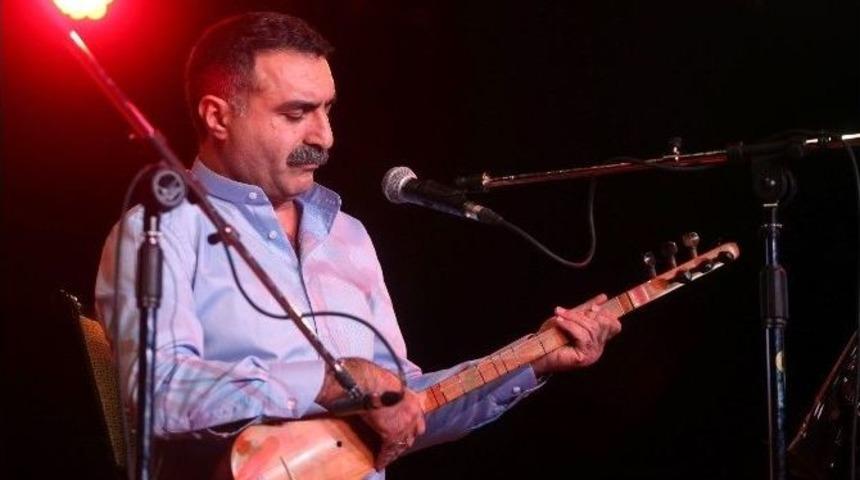 Erdal Erzincan Kulakların Pasını Sildi