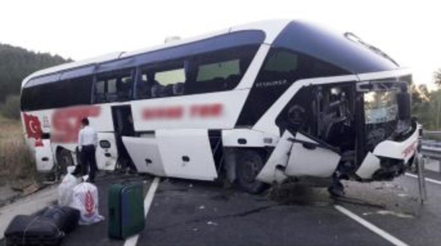 Yolcu Otob&uuml;s&uuml; Menfeze D&uuml;şt&uuml;: 13 Yaralı