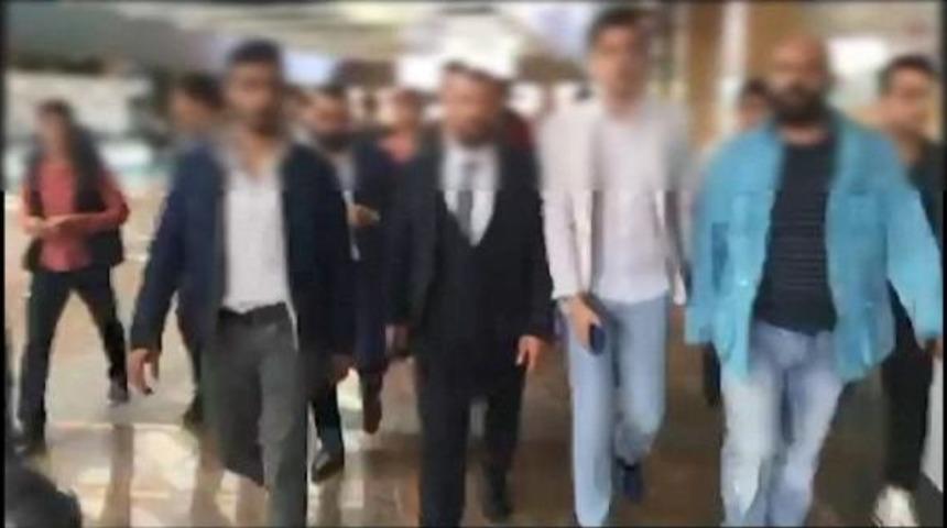 Hara&ccedil; &Ccedil;etesi "biz Sizi Koruruz" Kartviziti Bastırıp Avm'yi Haraca Bağlamış