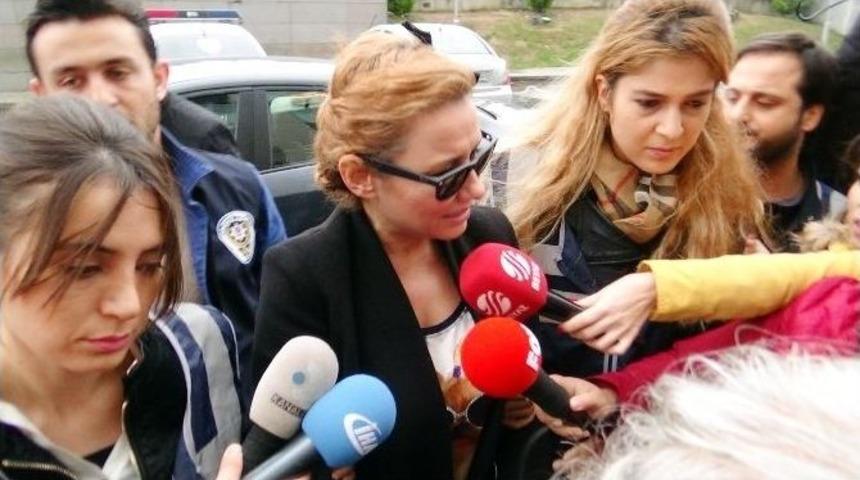 Deniz Seki Adliye Girişinde G&ouml;zyaşlarına Boğuldu