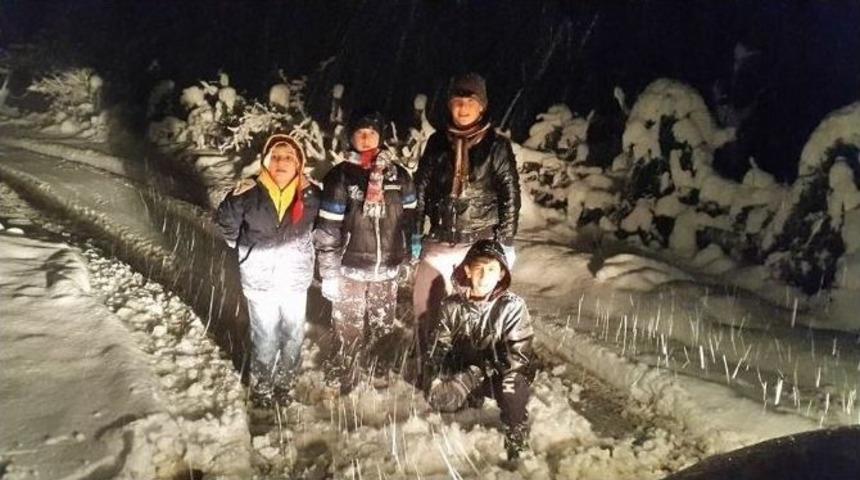 Kar Yağdı, &Ccedil;ocuklara G&uuml;n Doğdu