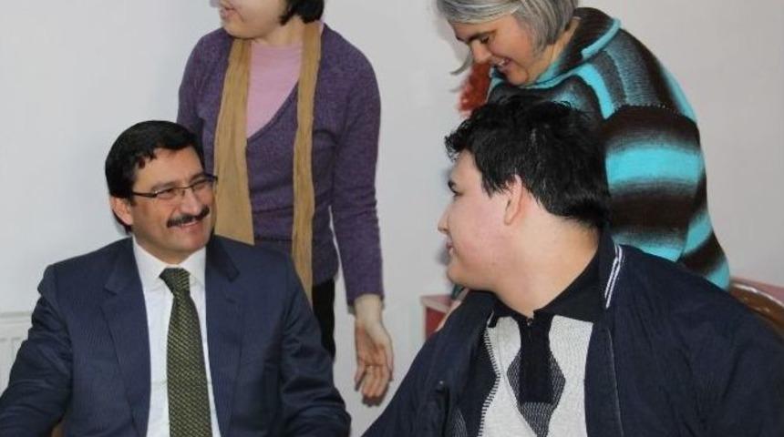 Engelli &Ccedil;ocuklar G&uuml;venilir Ellere Emanet