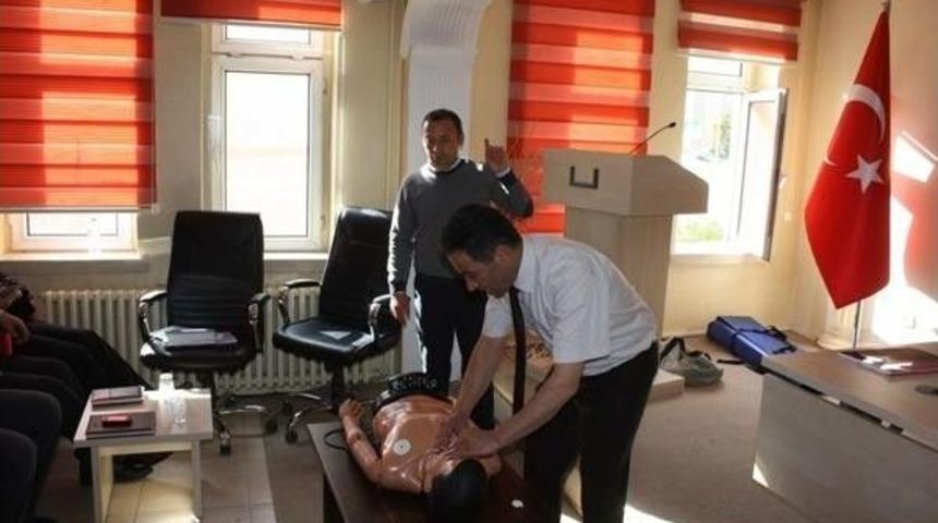 Yozgat Gıda Tarım Ve Hayvancılık İl M&uuml;d&uuml;rl&uuml;ğ&uuml; Personeline İlk Yardım Eğitimi Verildi