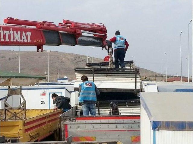 Sığınmacıların Barındığı Toplama Merkezi’ndeki Prefabrik Sayısı 108’e Çıkarıldı