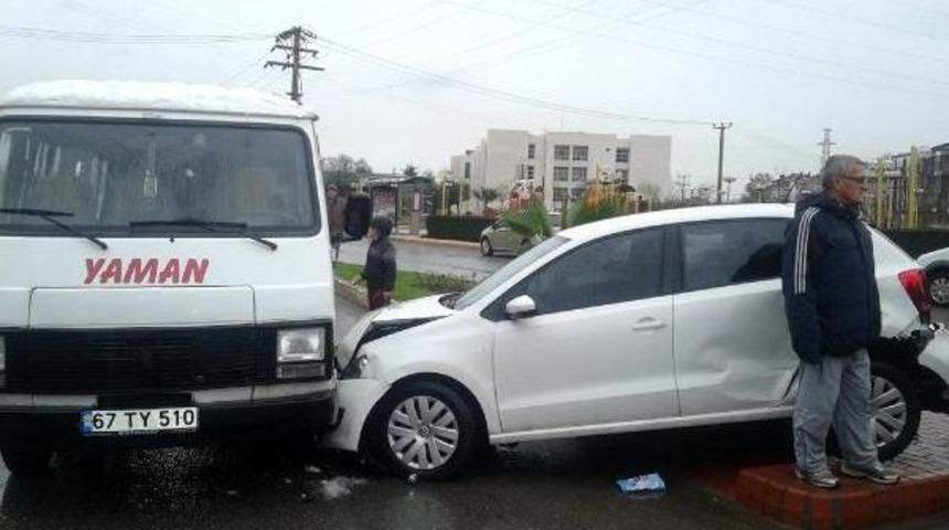 Otomobil, Cip Ve Minib&uuml;se &Ccedil;arptı: 6 Yaralı