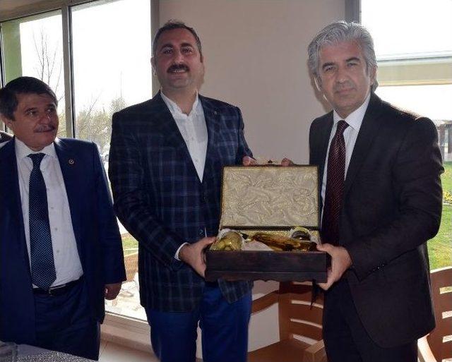 Ak Parti Manisa İlçe Belediye Başkanları Akhisar’da Toplandı
