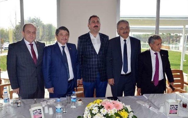 Ak Parti Manisa İlçe Belediye Başkanları Akhisar’da Toplandı
