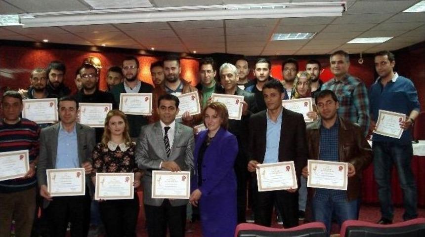 Eczacı Teknisyenleri Kozmetoloji Belgesi Aldı