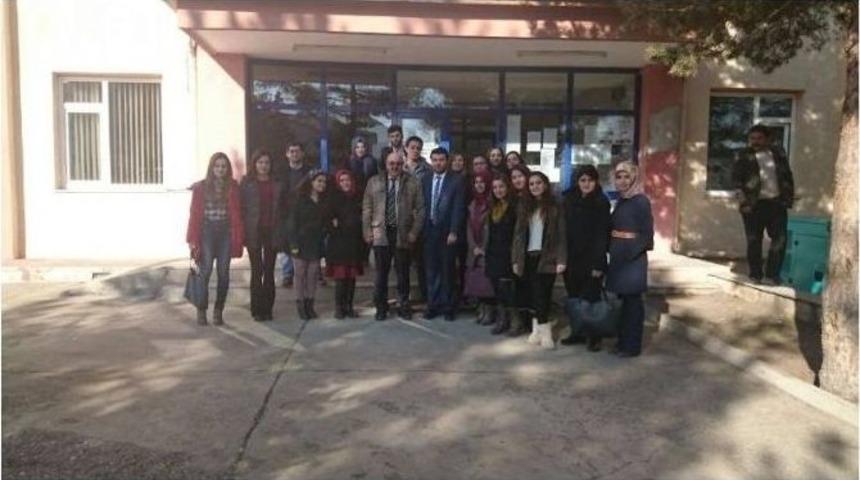 Erzincan &Uuml;niversitesi &Ouml;ğrencilerinden İlk&ouml;ğretim &Ouml;ğrencilerine Giyecek Ve Kırtasiye Yardımı