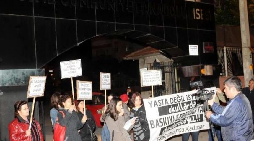 Liseli Kızlardan 'okulda Taciz' Protestosu