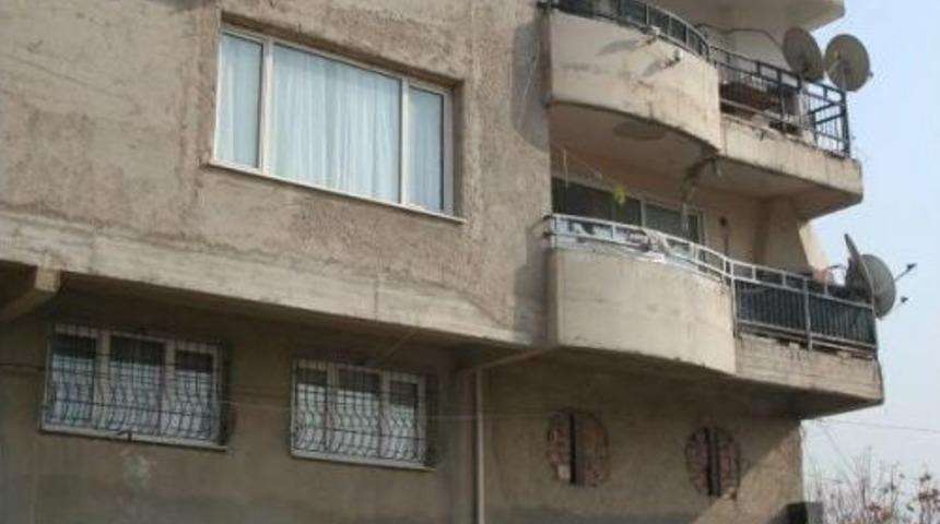 İk İ&ccedil;ocuğunu Balkondan Atıp &Ouml;ld&uuml;ren Anneye &Ccedil;ifte M&uuml;ebbet