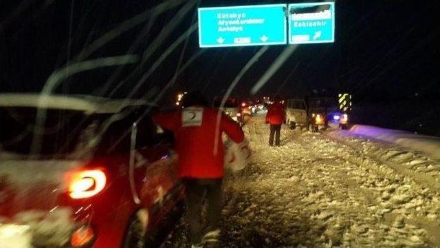 Kızılay, Kardan Mahsur Kalan Bin Kişiye Kumanya Dağıttı