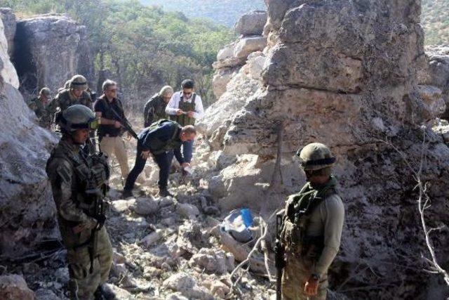 Vali Atik, 12 Pkk'lının Öldürüldüğü Operasyon Bölgesinde