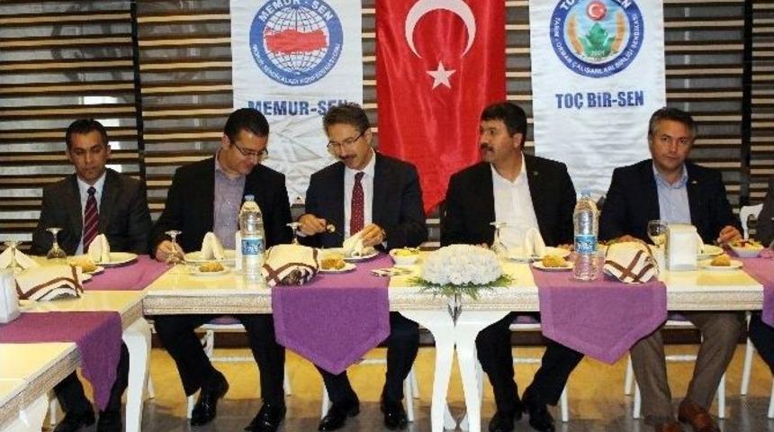 Milletvekili &Uuml;nal, To&ccedil;-birsen Yemeğini Katıldı