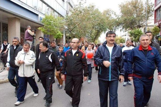 Adıyaman’da Sağlıklı Yaşam Yürüyüşü Düzenlendi