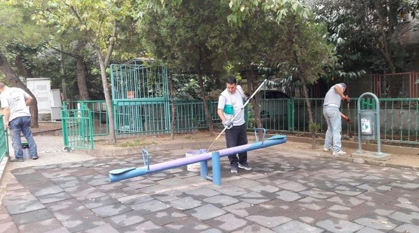 Parklarda Bakım Yapılıyor