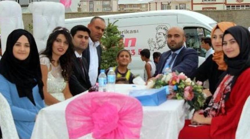 Altınbaşlar, Van'a Gelin Verdi