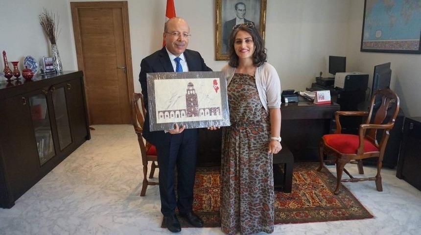 Ebru Sanatını Bu Kez Tunus&rsquo;ta Tanıttı