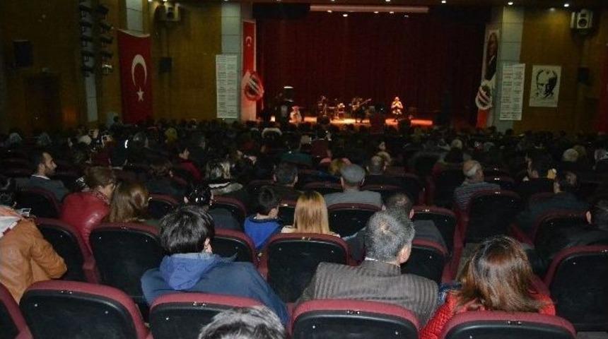 T&uuml;rk Halk M&uuml;ziği Sanat&ccedil;ısı Emre Doğan&rsquo;dan Konser