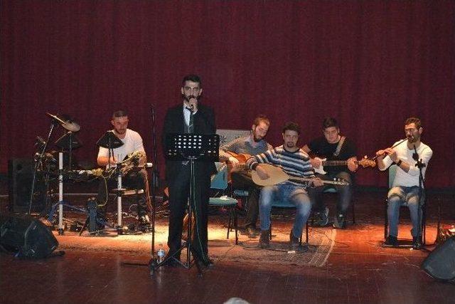 Türk Halk Müziği Sanatçısı Emre Doğan’dan Konser