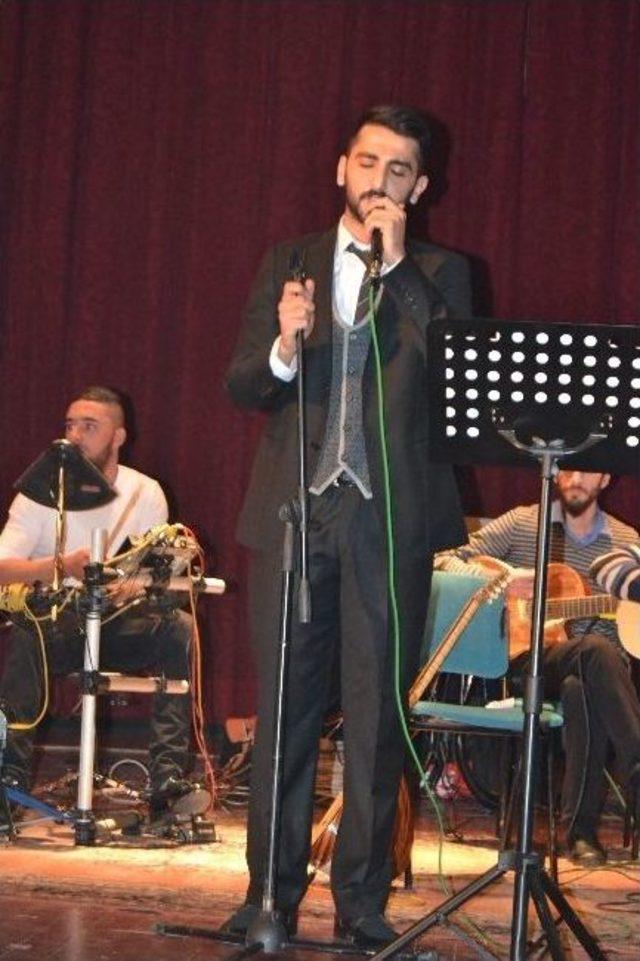 Türk Halk Müziği Sanatçısı Emre Doğan’dan Konser