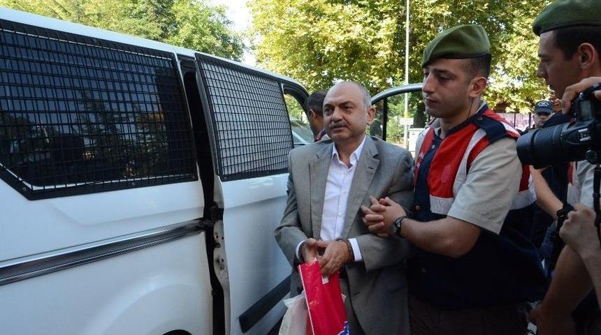 Fet&ouml;&rsquo;den Tutuklanan Eski Emniyet M&uuml;d&uuml;r&uuml; Hakim Karşısında