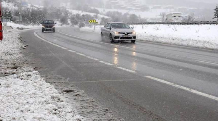 Yalova'da Buzlanmaya Karşı Yollara 500 Ton Tuz