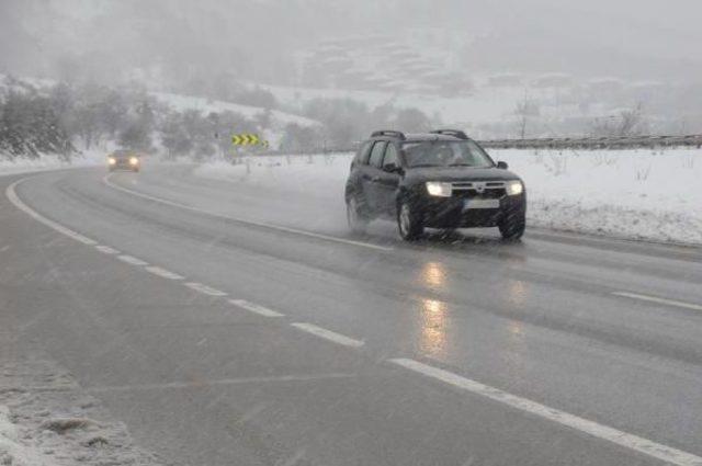 Yalova'da Buzlanmaya Karşı Yollara 500 Ton Tuz