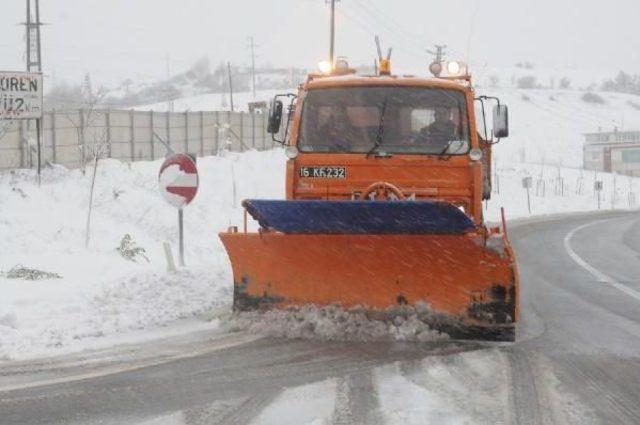 Yalova'da Buzlanmaya Karşı Yollara 500 Ton Tuz