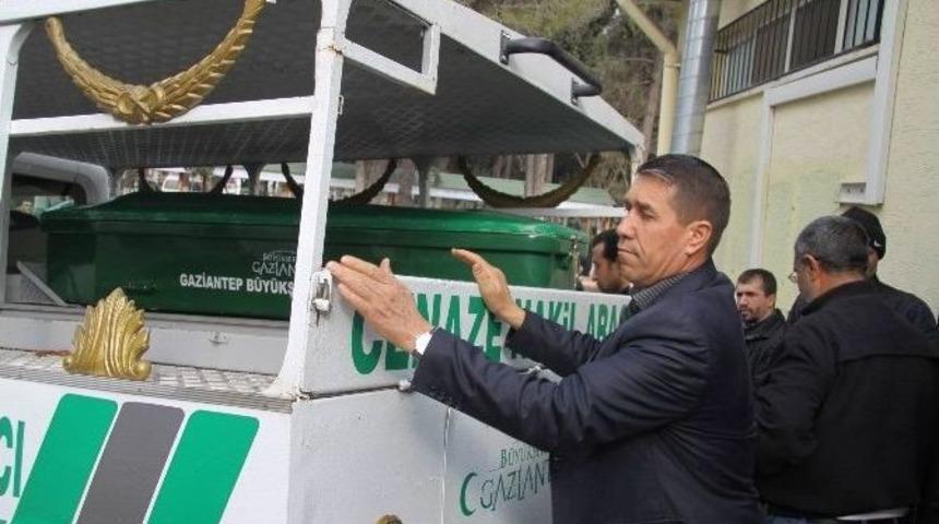 Hastaneye Giderken Trafik Kazasında &Ouml;ld&uuml;