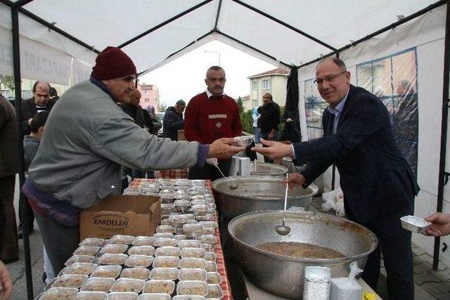 Korucuk’ta 3 Bin Kişilik Aşure Dağıtıldı