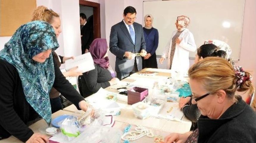 Ke&ccedil;mek Ve Kedem&rsquo;ler İle Ke&ccedil;i&ouml;ren Bir &rsquo;eğitim Yuvası&rsquo;