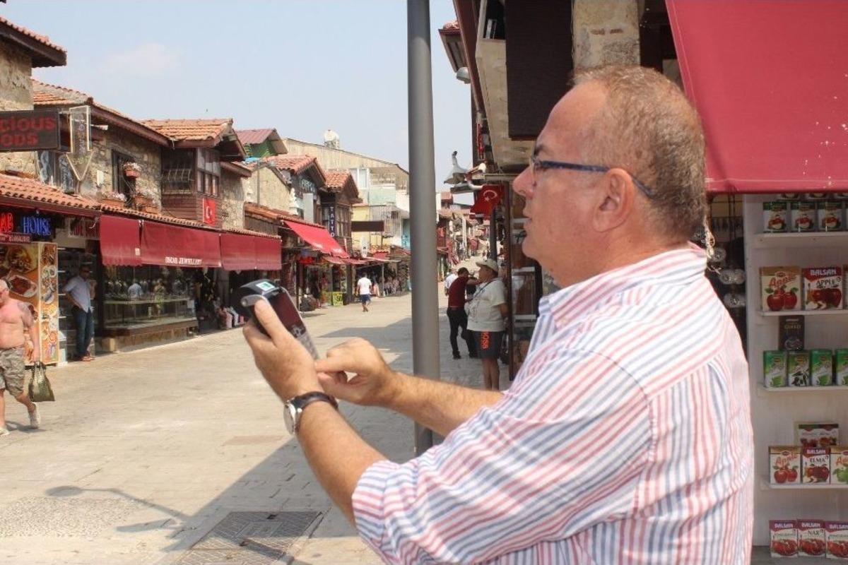 Side Esnafı Tahsilat İ&ccedil;in Pos Cihazına Sokakta Hat Bulmaya &Ccedil;alışıyor